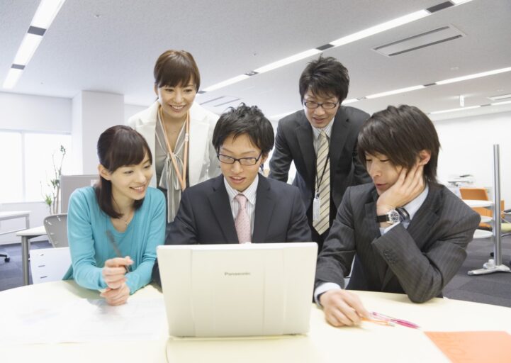 画像サイズが異なる（縦型と横型の写真）写真を使ったギャラリースライドのサンプル - WePOP - WeDOK